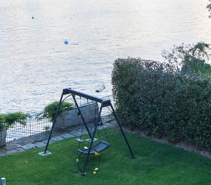 Schaukel im Garten mit Blick auf den Lago Maggiore